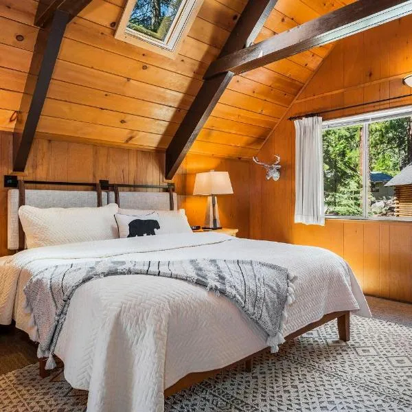 Honey Bear Cabin，位于玛瑙湾的酒店
