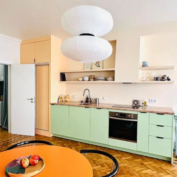 Big Studio apartment with a terrace，位于阿尔马达的酒店