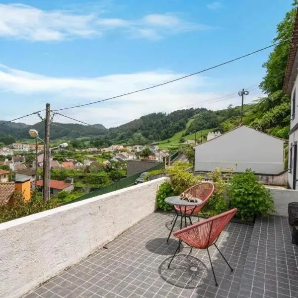 Cozy House in Furnas with Mountain View，位于Furnas的酒店