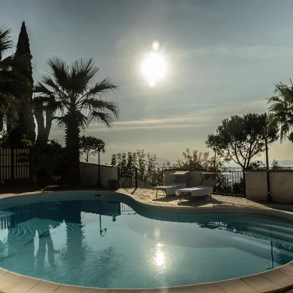 Villa Robi，位于萨尔诺的酒店