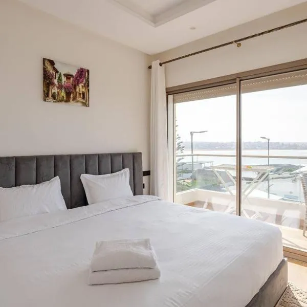 Luxurious Apt - Sea View，位于Pont Blondin的酒店