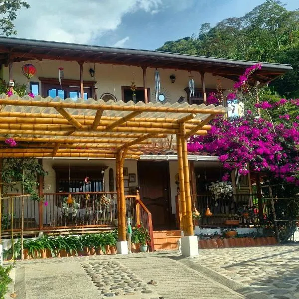 PaloSanto, Casa Rural，位于贾丁的酒店