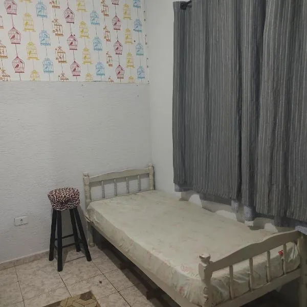 Quarto Independente duas pessoas，位于Perus的酒店