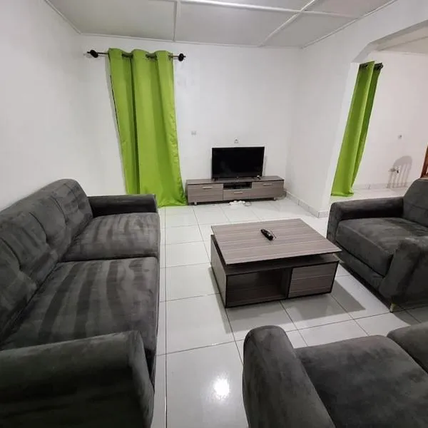 Appartement 2 chambres 1 salon à 15mn aéroport plage，位于科托努的酒店