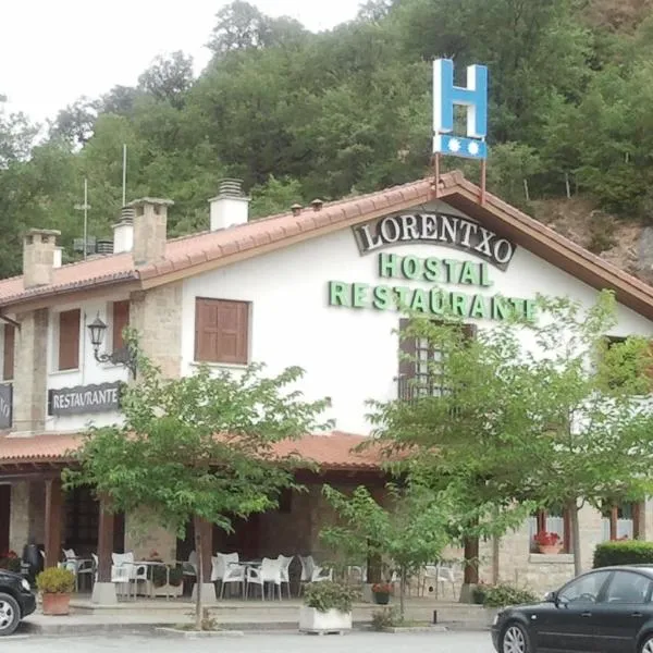 罗伦托旅馆，位于Esquíroz的酒店