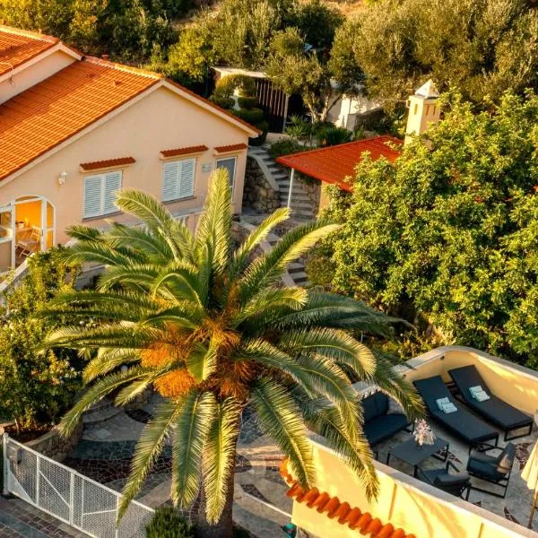 Exquisite Villa with Heated Pool, Sauna, Breathtaking Landscape & Panoramic Views in Banjol，位于拉布的酒店