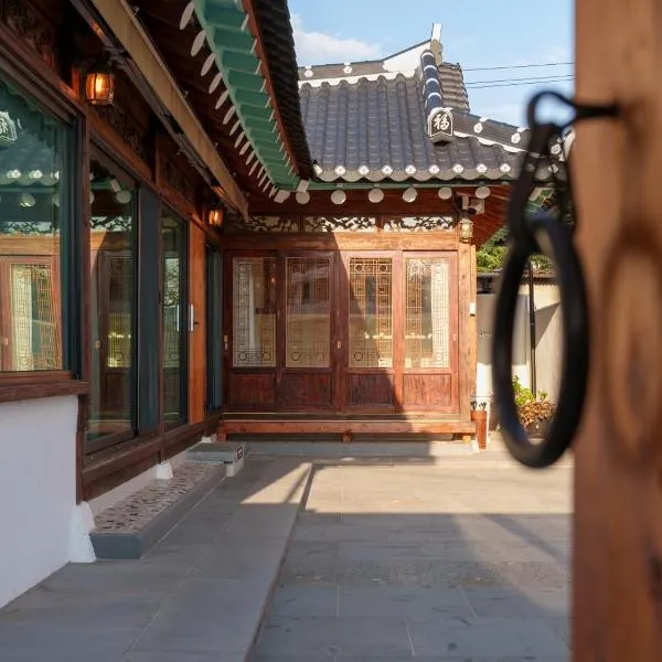 Exclusive House Hanok Stay 'Soo Hanok'，位于顺天市的酒店