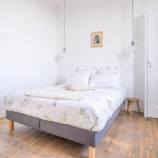 Duplex SPA & Détente en Hyper-Centre avec Parking Privé，位于帕雷·勒·毛尼尔的酒店