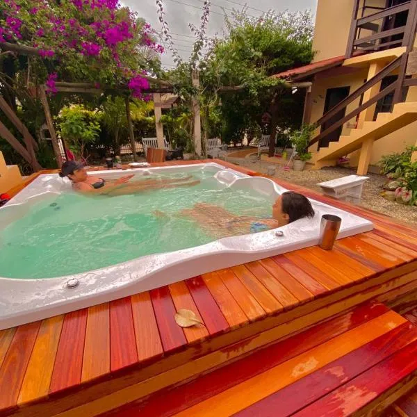 7 - Apartamento com jacuzzi para até 05 pessoas em Bombas，位于邦比尼亚斯的酒店