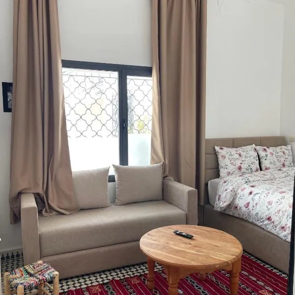 Studio Yasmine，位于艾兹鲁的酒店