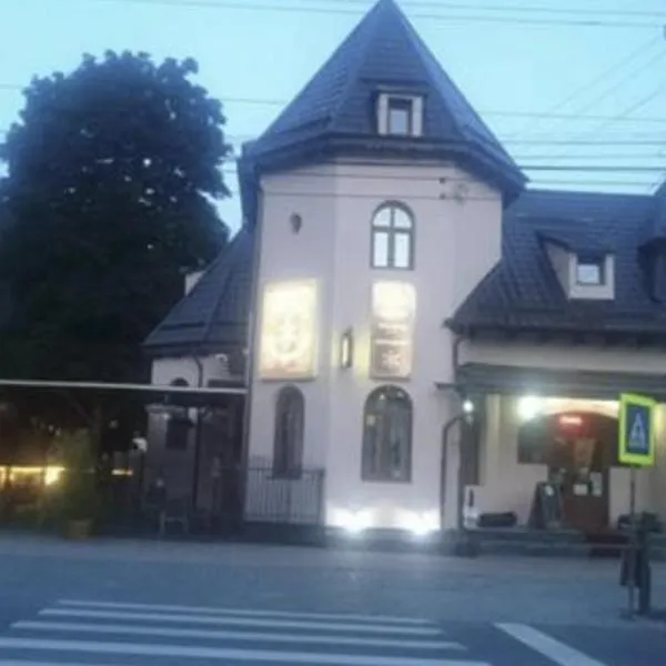 Pensiunea Farfuria plină，位于布什泰尼的酒店