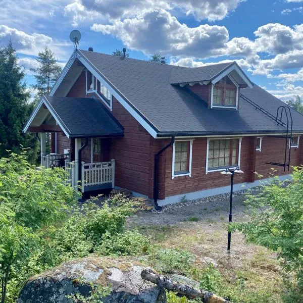 Hirsihuvila Kolilla, Villa Lumme，位于Hattusaari的酒店