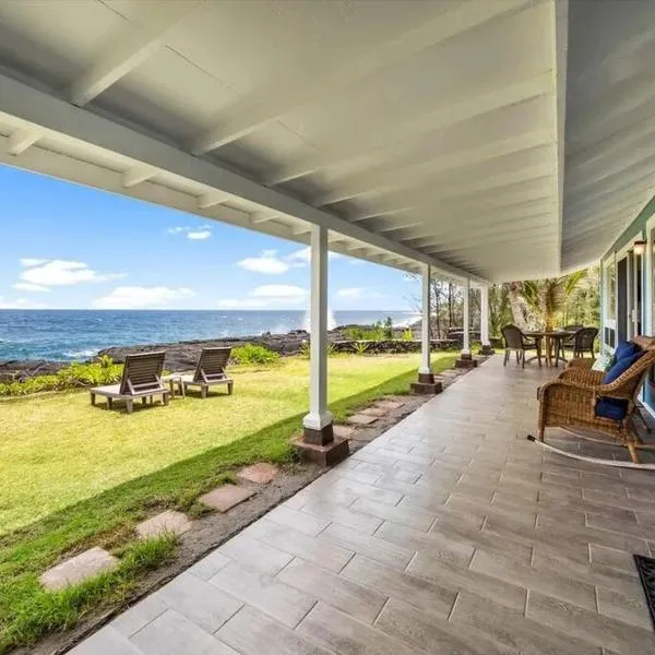 Ocean Front Paradise with Hot Tub in Hawaii，位于凯阿奥的酒店