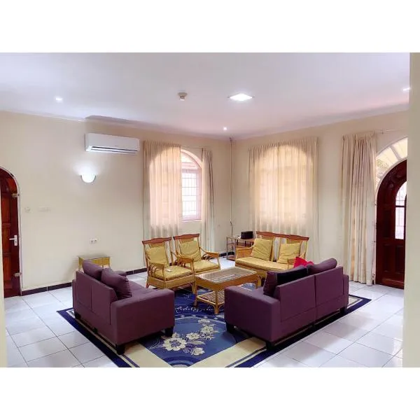 Paramaribo Villa Near Vibrant District incl Facility & Cooking Service，位于帕拉马里博的酒店