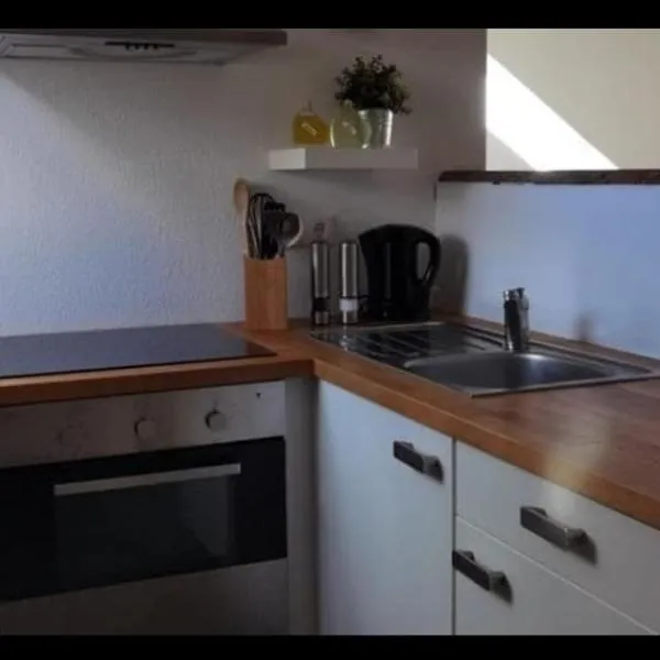 Gemütlich Obergeschoss Wohnung，位于叙德尔吕古姆的酒店