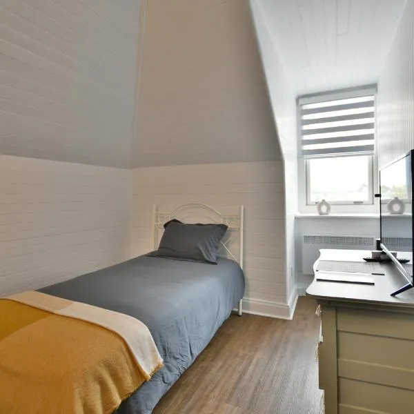 Chambre 302 de l'hôtel Victoria confortable et moderne，位于Saint-Pascal的酒店