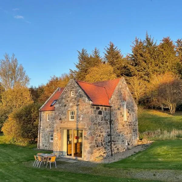 Stunning Rural Mill House nr beach and harbour，位于班夫的酒店