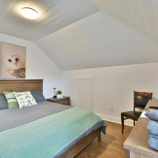 Chambre 305 de l'hôtel Victoria confortable et moderne，位于Saint-Pascal的酒店