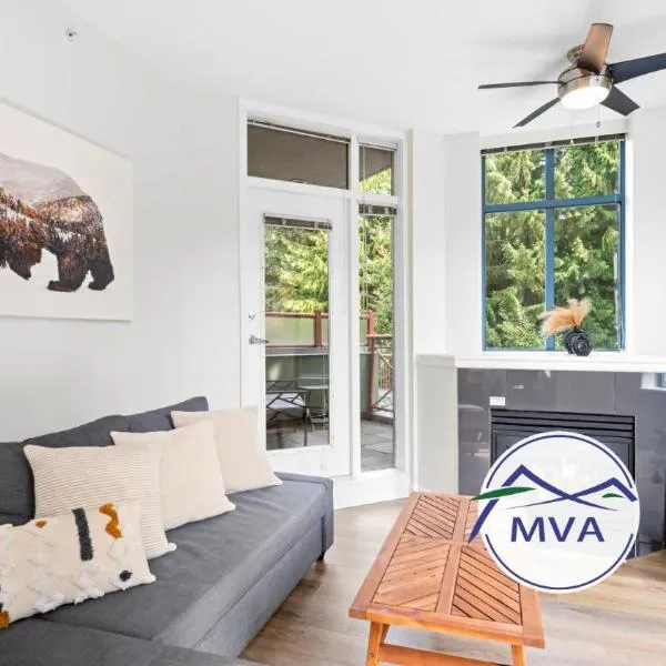 Alpenglow Lodge West Coast Wonder by MVA，位于惠斯勒的酒店