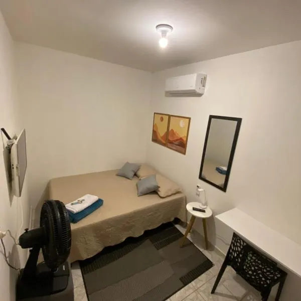 Cantinho Aconhegante - Quarto 07 AR-condicionado，位于Bayeux的酒店