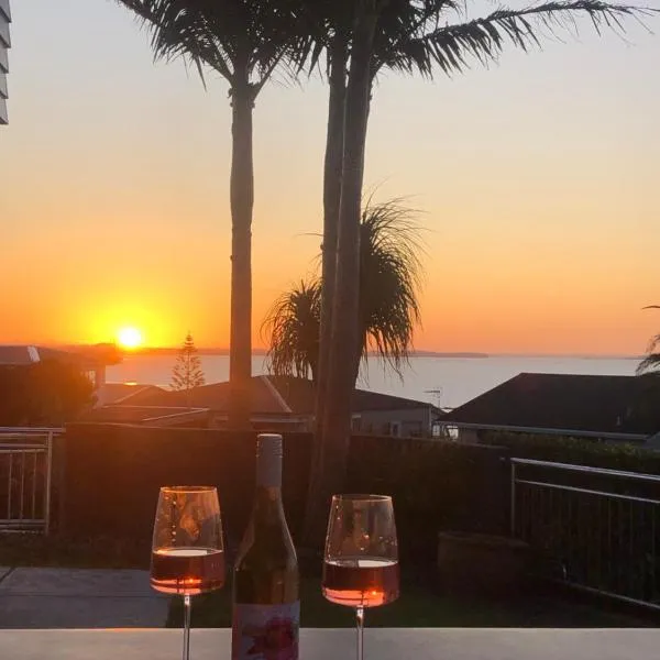 Coastal Palms Maraetai Beach Auckland NZ，位于Maraetai的酒店