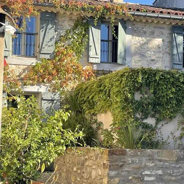 Le Domaine de La Tuilerie - Gite de charme en bord de riviere avec piscine，位于Serviès-en-Val的酒店