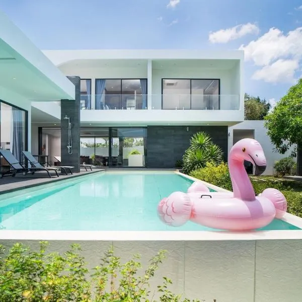 Ultra-Modern Tropical Pool Villa，位于Phuket的酒店