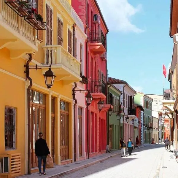 Buddha House Hotel and Cocktail Bar，位于伏罗拉的酒店