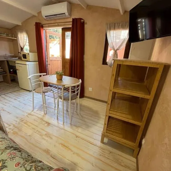 Chalet Provençal au cœur du Var，位于勒吕克的酒店