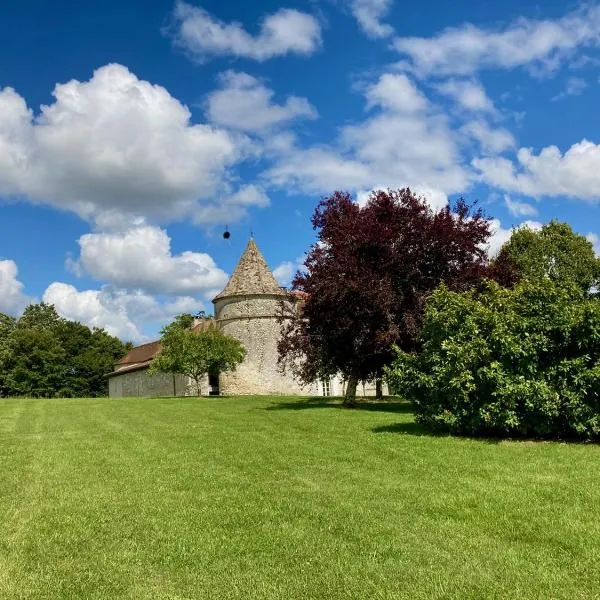 Chambres d'hôtes au Château de Gandillac，位于Saint-Martial-Viveyrol的酒店