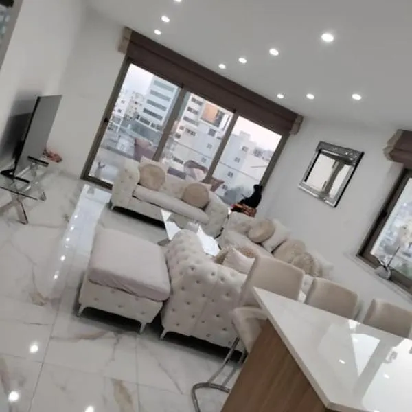 Luxury Apartment in Larnaca 2 Bedroom 1 Balcony，位于拉纳卡的酒店