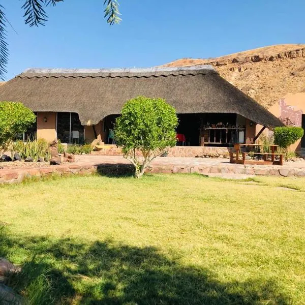 Tsubes Petrified Forest Tented Camp,位于Khorixas的酒店