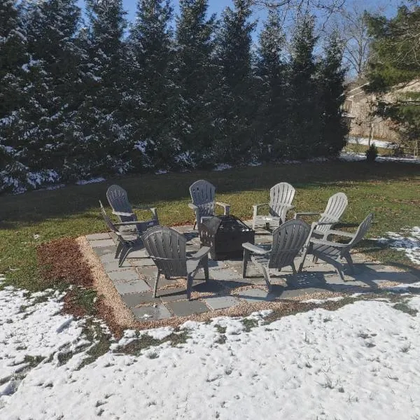 Luxurious House with Pool Near Asheville by Mighty Tree Properties，位于Leicester的酒店