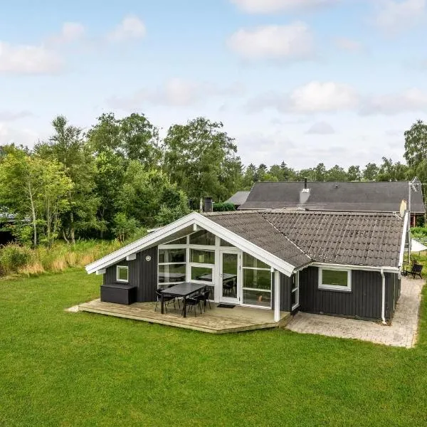 Nice Home In Hadsund With Sauna，位于Hadsund的酒店