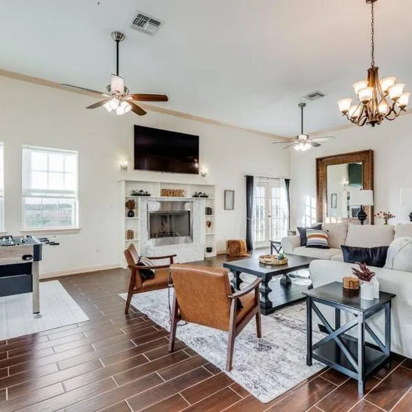 Modern Farm House 2B 2B KING Bed，位于Celina的酒店