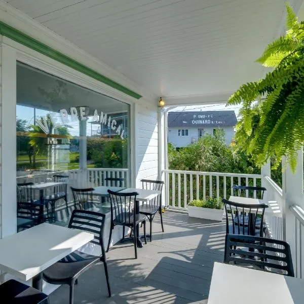 Chambre 301 de l'hôtel Victoria confortable et moderne，位于Saint-Pascal的酒店