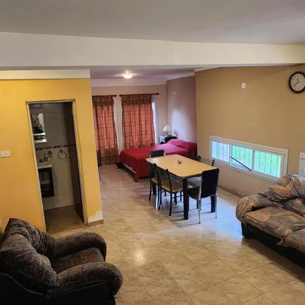 Casa en el Rodeo a metros del molino.，位于埃尔罗德奥的酒店
