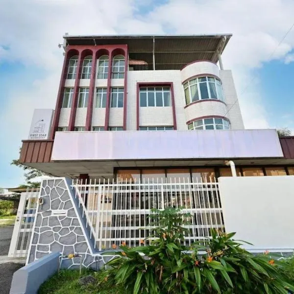 First Star Homestay，位于居銮的酒店