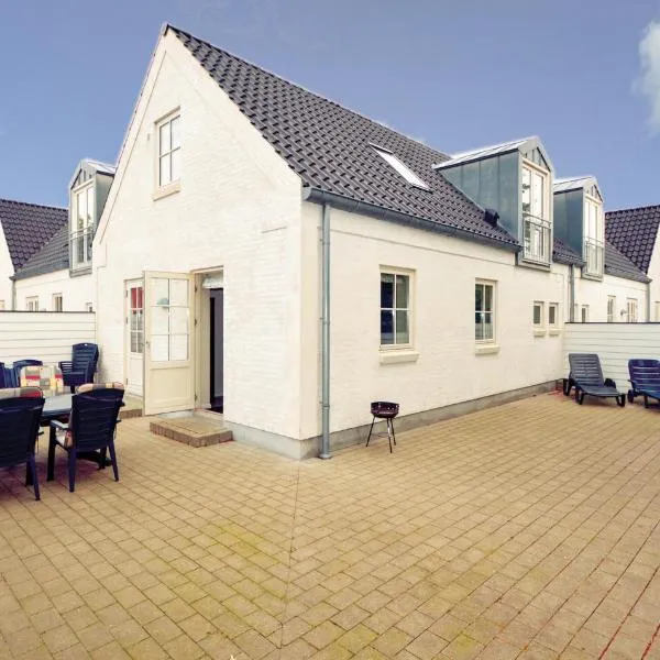 Three-Bedroom Holiday Home In Blavand，位于布拉万德的酒店