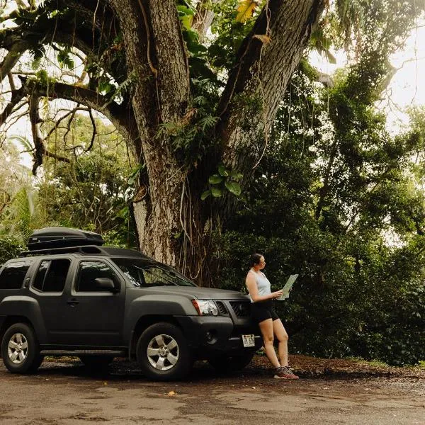 Budget Hack Maui SUV camping，位于卡胡卢伊的酒店