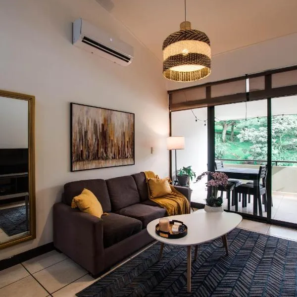 CR MARIPOSA RENTALS Mountain view near pool，位于圣安娜的酒店