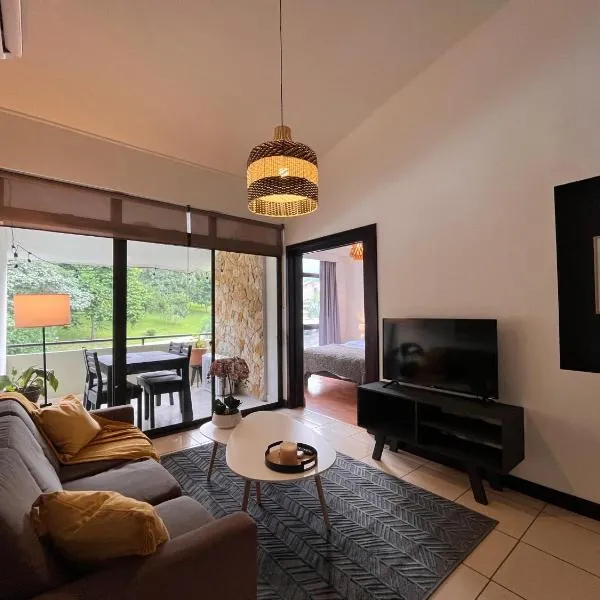 CR MARIPOSA RENTALS Mountain view near pool，位于圣安娜的酒店