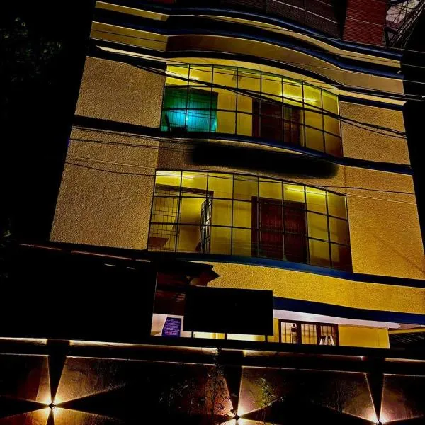 LUXUS INN - JA，位于特里凡得琅的酒店