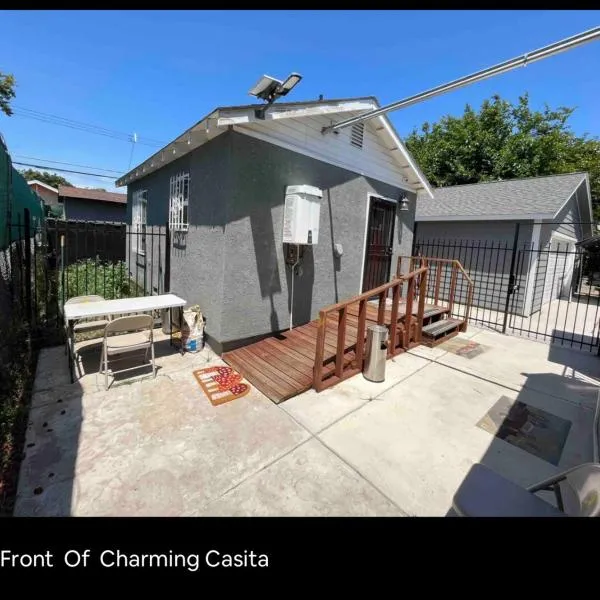 Charming Casita all too yourself near Midtown, Train and Freeway，位于萨克拉门托的酒店