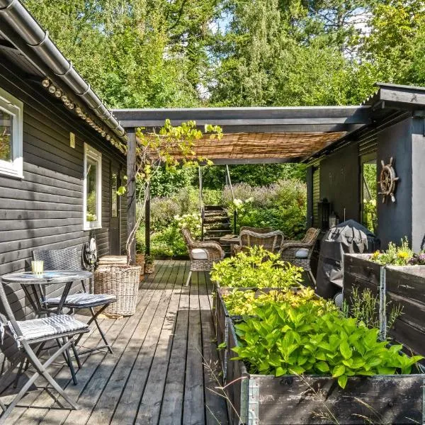 Gorgeous Home In Ølsted With Wifi，位于腓特烈松的酒店