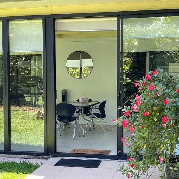 Garden Hideaway-Entirely Private，位于Beecroft的酒店