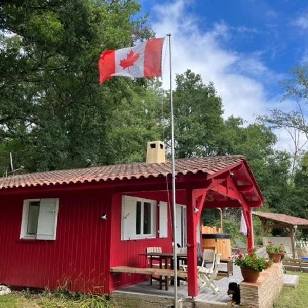 Le chalet Canadien，位于Saint-Laurent-des-Hommes的酒店