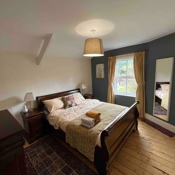 Bridge End Cottage, Northumberland - sleeps 4，位于Thropton的酒店