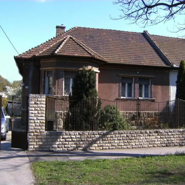 Haus in Budapest mit Garten，位于Isaszeg的酒店