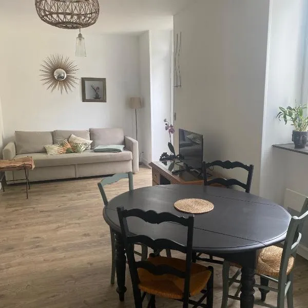 Appartement COSY，位于Sartilly的酒店